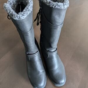 Totes boots NWOT Fur Inner LIning